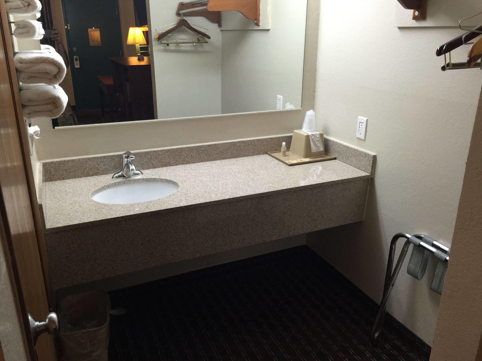 Executive Inn And Suites Dyersburg Екстер'єр фото